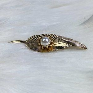 Vintage Gold Tone Leaf Brooch with Faux Pearl